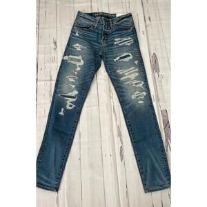 28/32 American Eagle  distress jeans